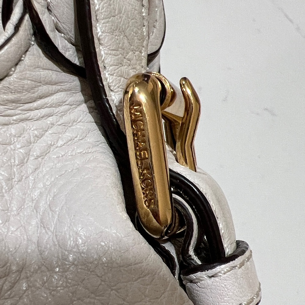 Michael Kors Cream Shoulder Bag with Gold Accents - Picture 12 of 13